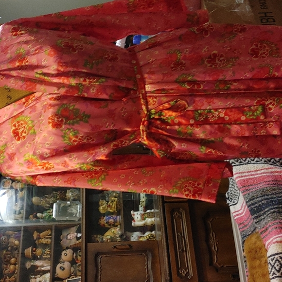 Robe - Picture 3 of 3